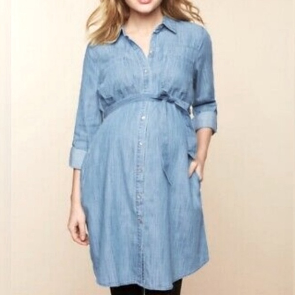 Maternity dress: light denim with full pockets